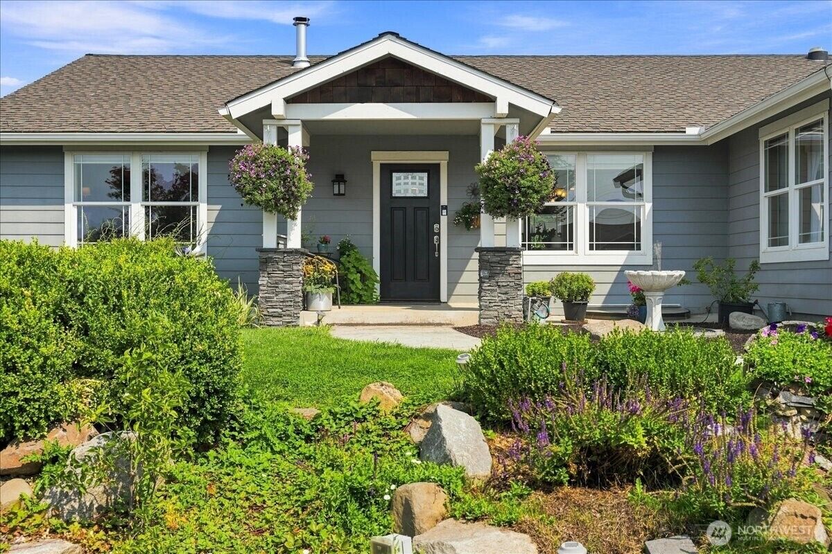 Property Photo:  109  Cascade Place  WA 98815 