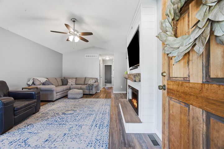 Property Photo:  2045 N Parkridge Ct  KS 67212 