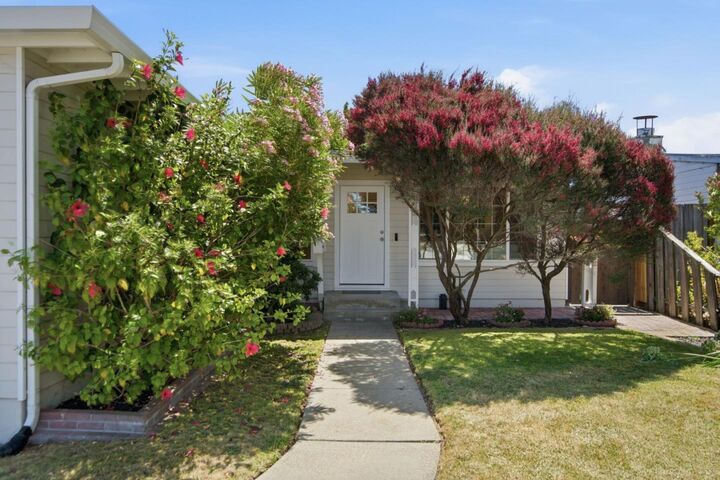Property Photo: 1546 Maxine Avenue CA 94401