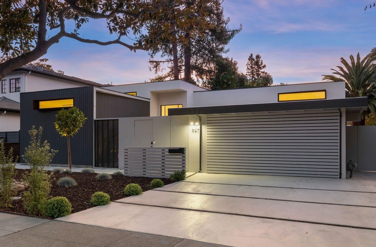 Property Photo:  947 Colonial Lane  CA 94303 