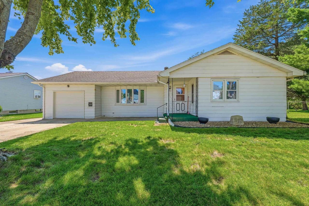 Property Photo:  520 Park Street  WI 53039 