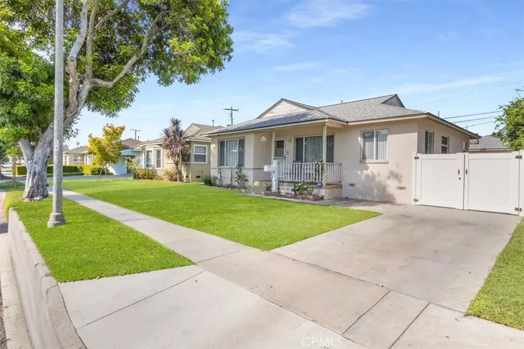 Property Photo:  4647 Dunrobin  CA 90713 