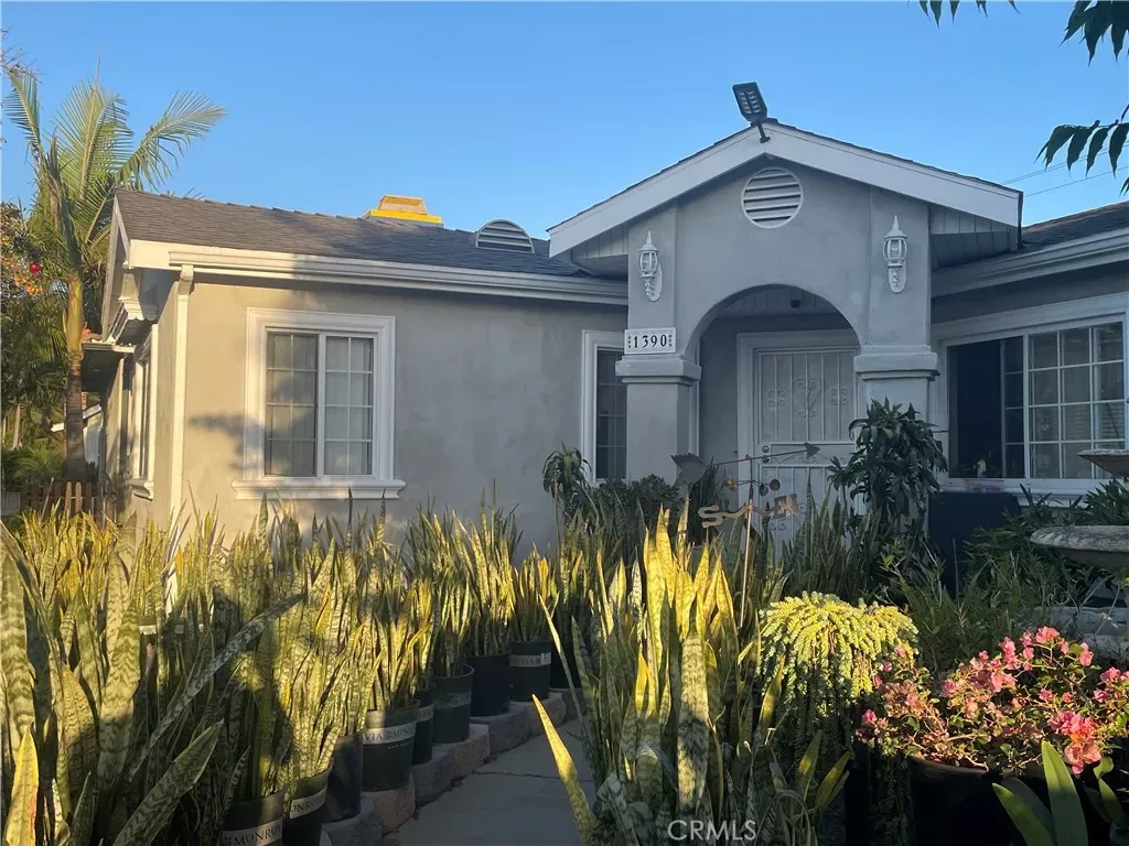 Property Photo: 1390 W 33rd Street CA 90810