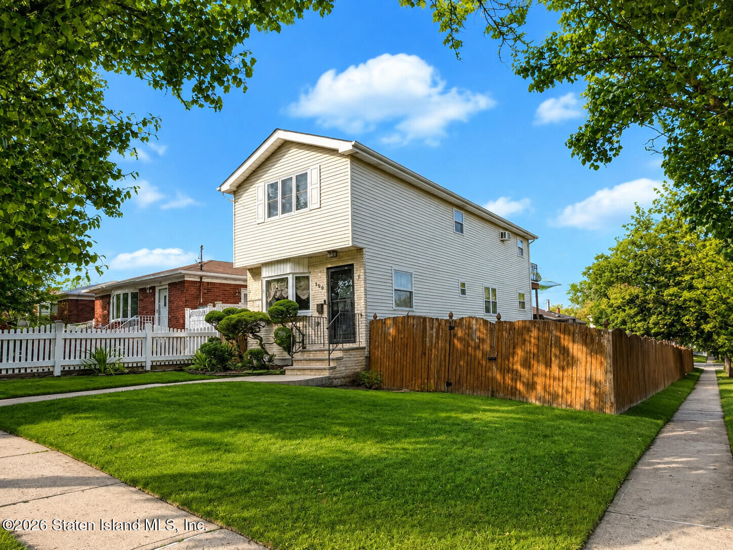Property Photo:  185 Retford Avenue  NY 10312 