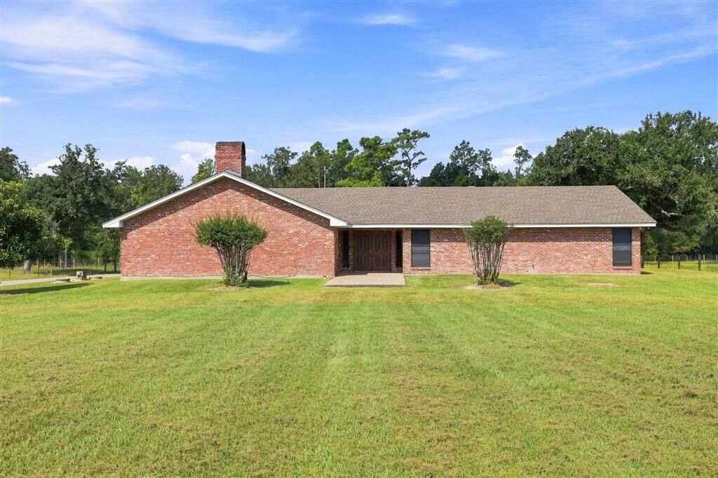 Property Photo:  1309 W Parish Road W  LA 70663 