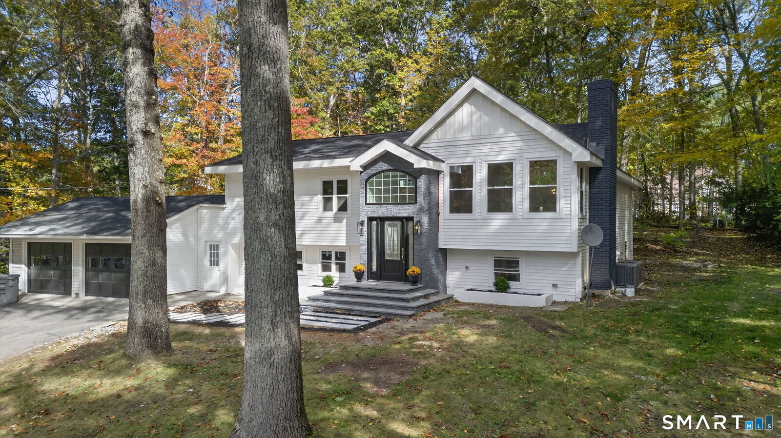 Property Photo:  13 Willow Lane  CT 06333 