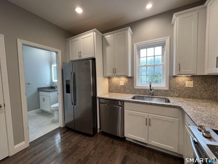 Property Photo:  35 Ringgold Street 207  CT 06107 