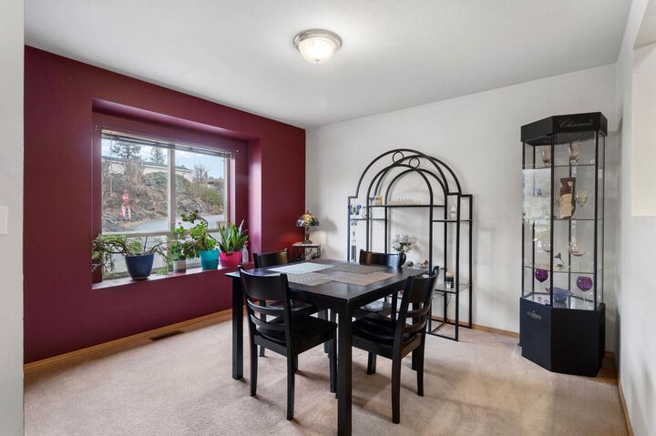 Property Photo: 1020 S Westcliff Pl WA 99224