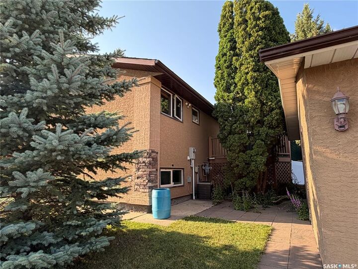 Property Photo:  106 Stewart Crescent  SK S3N 3J5 