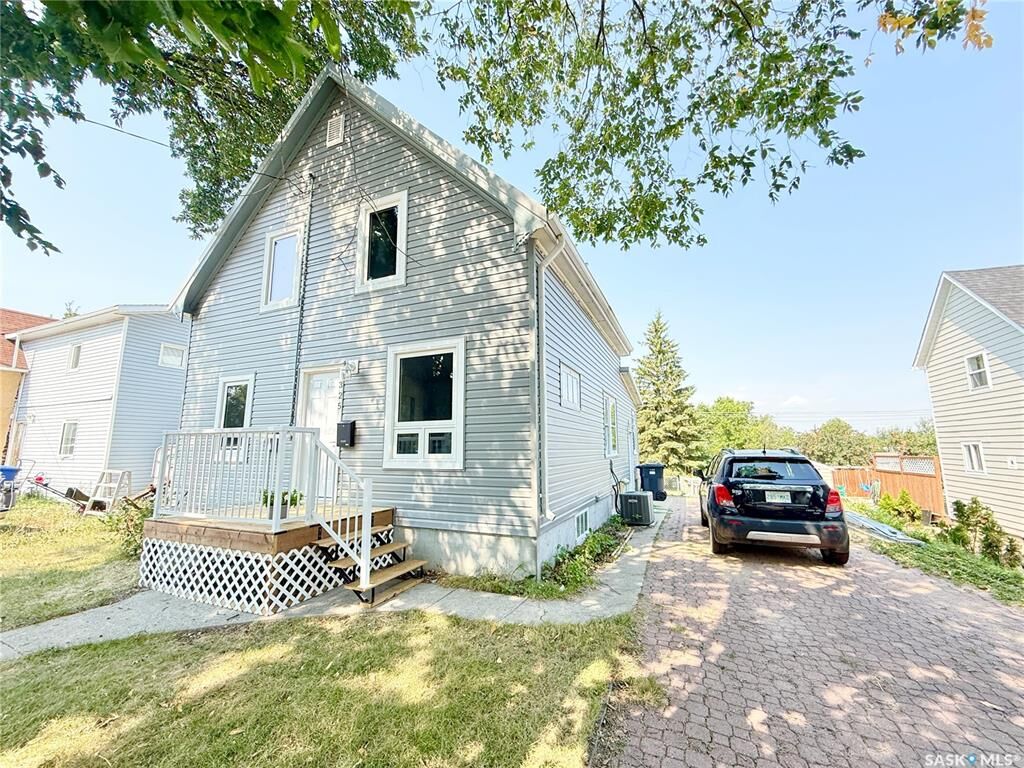 Property Photo: 325 3rd Avenue S SK S4H 1X5