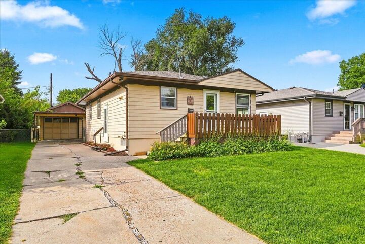 Property Photo: 2117 Avenue L IA 51501