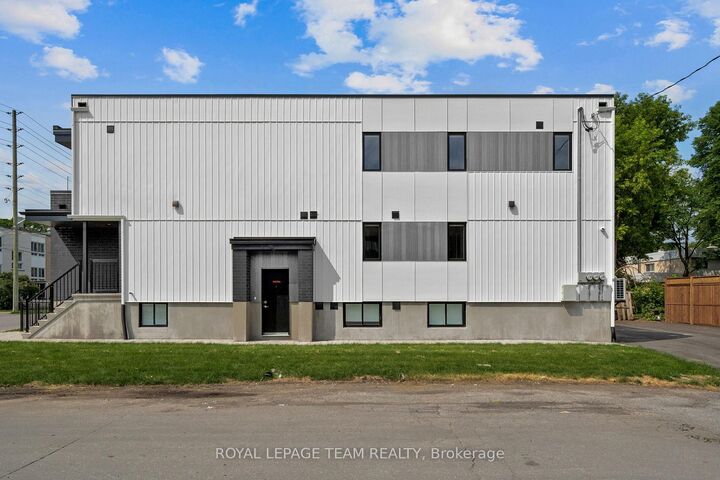 Property Photo: 1231 Shillington Avenue C ON K1Z 7Z9