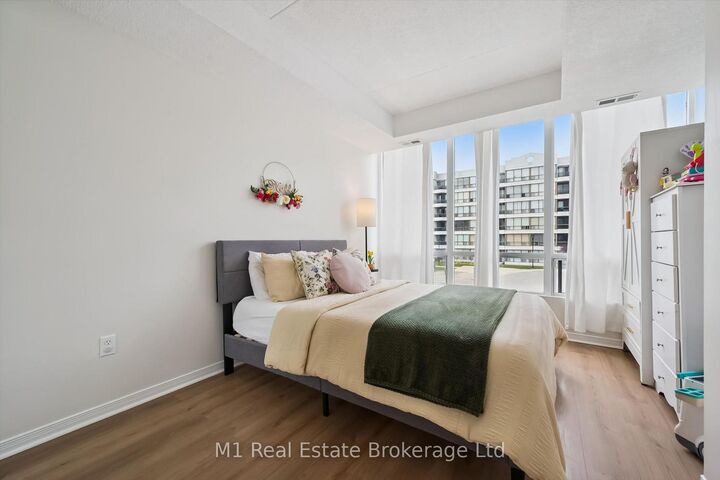 Property Photo:  105 Bagot Street 208  ON N1H 8H4 