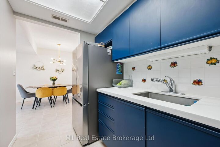 Property Photo:  105 Bagot Street 208  ON N1H 8H4 