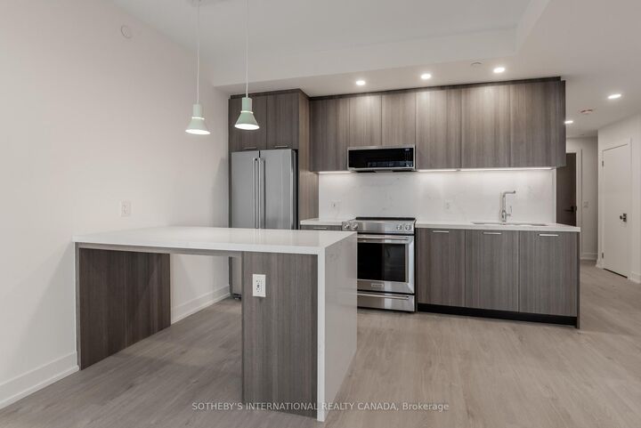 Property Photo: 31 York Garden Way 1003 ON M6A 2V1