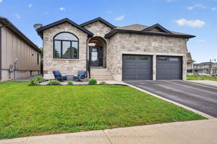 Property Photo:  142 Gildersleeve Boulevard  ON K0H 1G0 