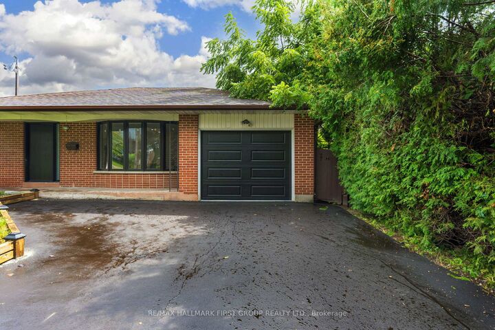 Property Photo: 969 Applegrove Avenue ON L1H 1S5
