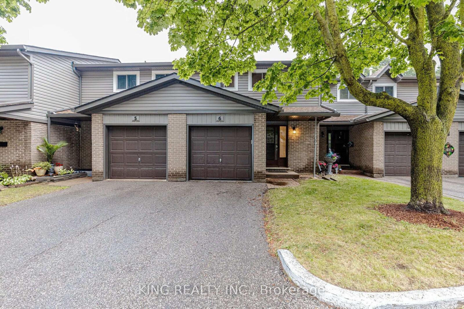 Property Photo: 46 Cedarwoods Crescent 6 ON N2C 2L7