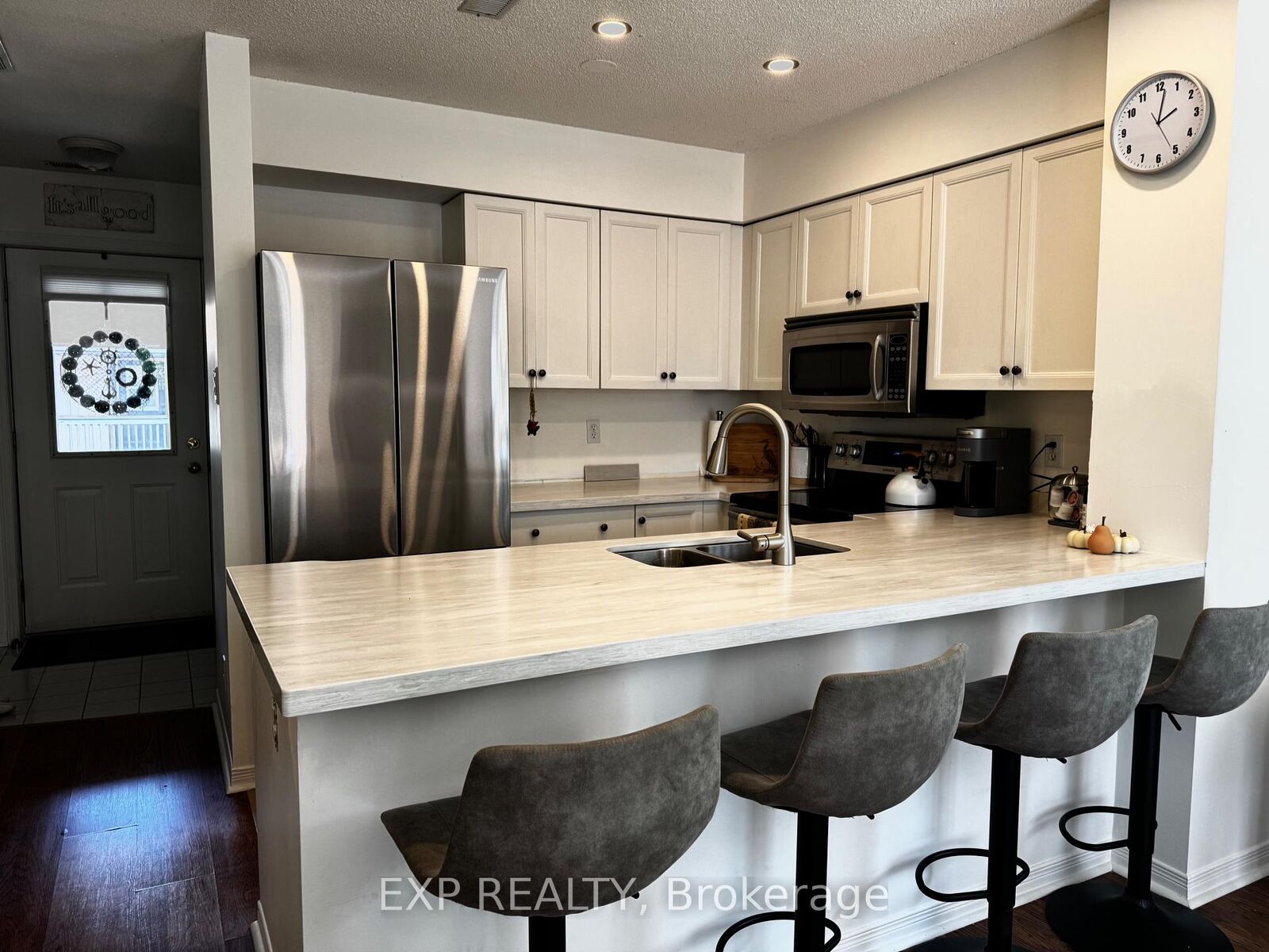 Property Photo:  330 Mariners Way 1  ON L9Y 5C7 