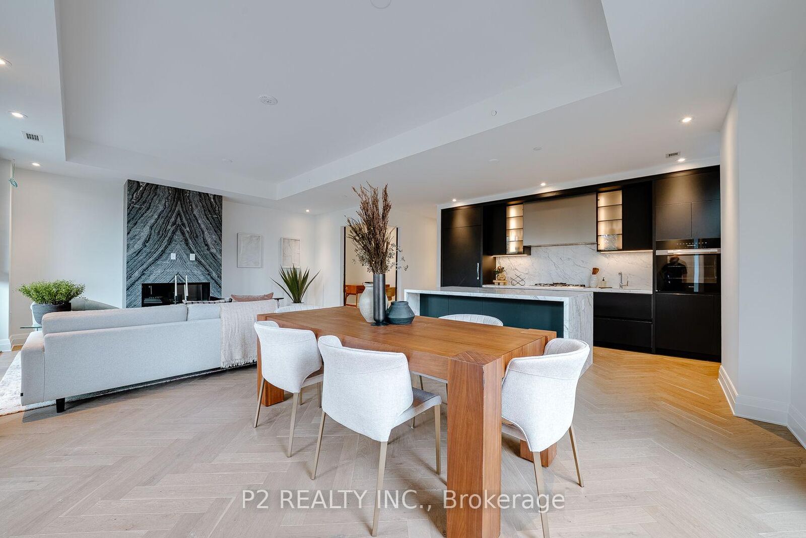 Property Photo: 2 Forest Hill Road 311 ON M4V 2L3