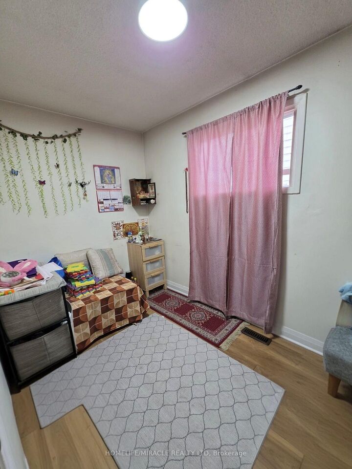Property Photo:  48 Glanvil Crescent  ON M1B 4R7 