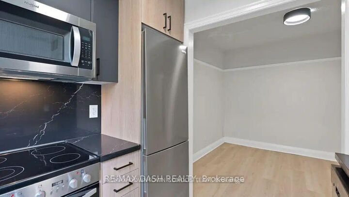 Property Photo:  50 Raglan Avenue 5  ON M6C 2L1 