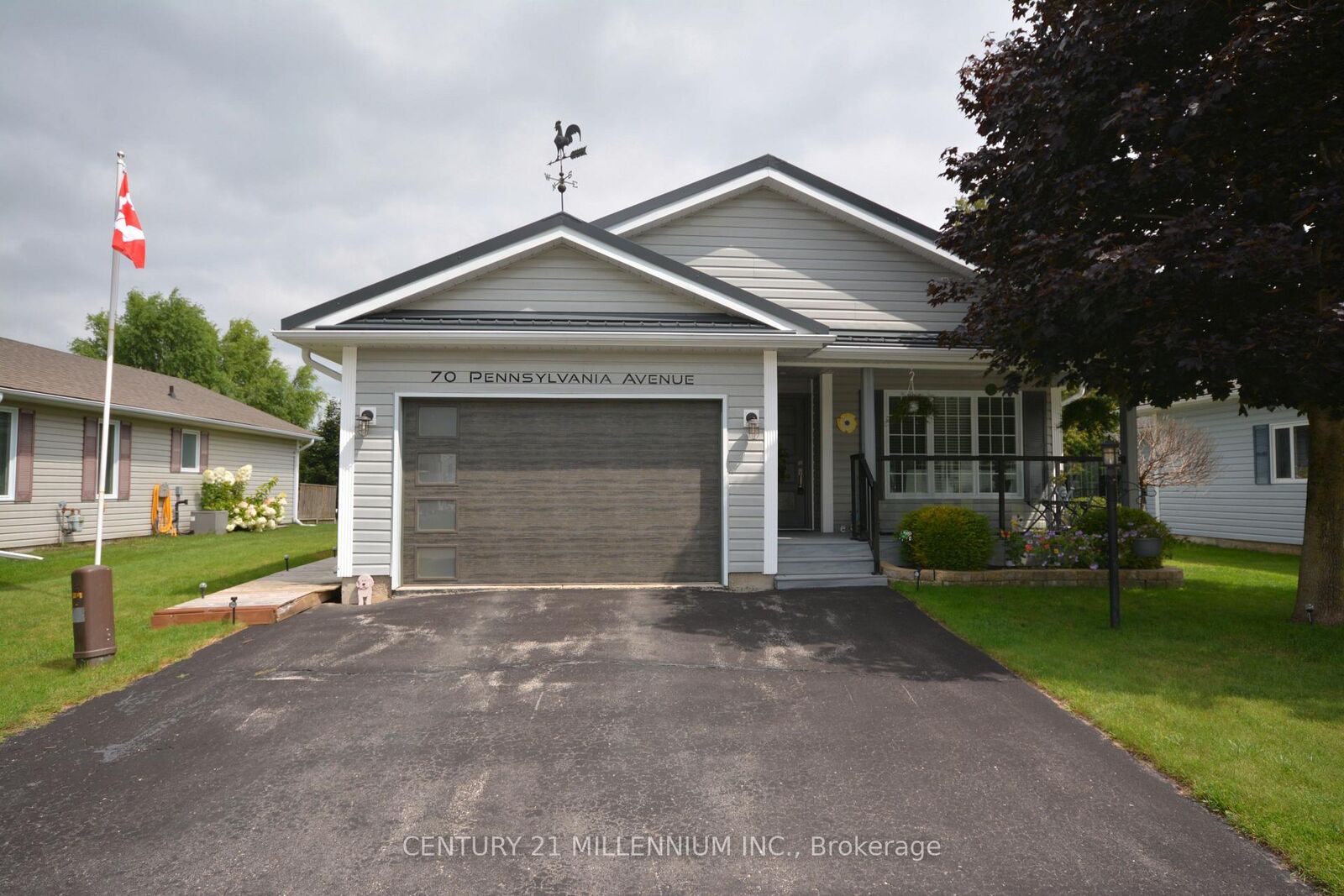 Property Photo:  70 Pennsylvania Ave N/A  ON L9Z 3A8 