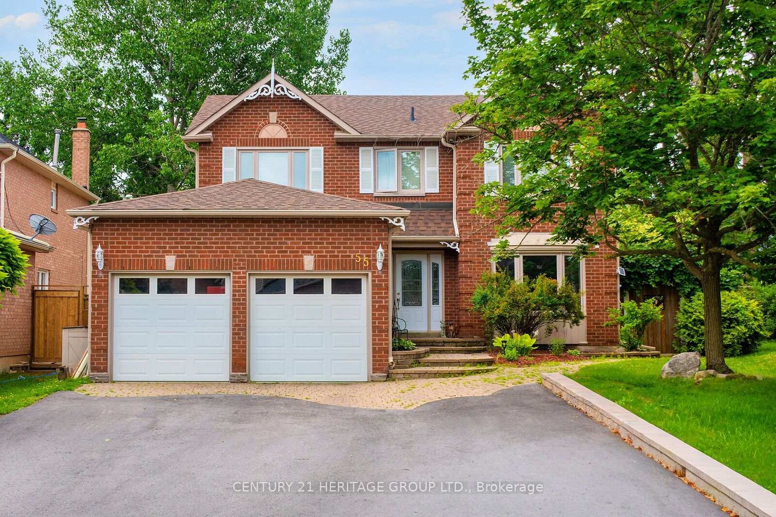 Property Photo: 55 Chartwell Crescent ON L4P 3N8
