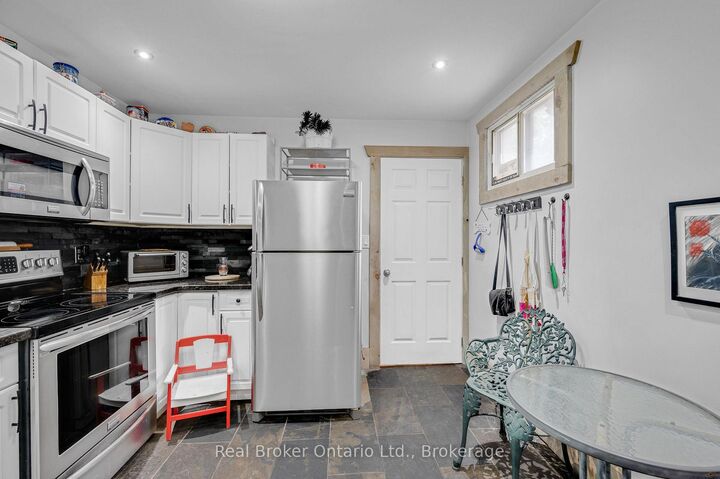Property Photo:  466 Cannon Street E  ON L8L 2E2 