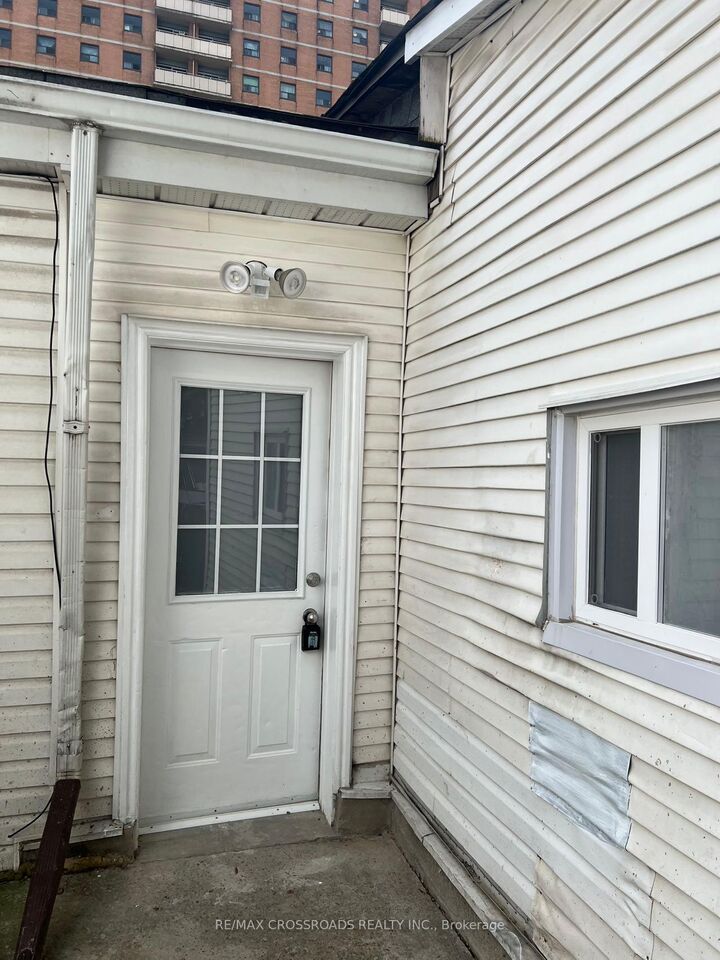 Property Photo:  278 Shuter Street Bsmt  ON M5A 1W3 