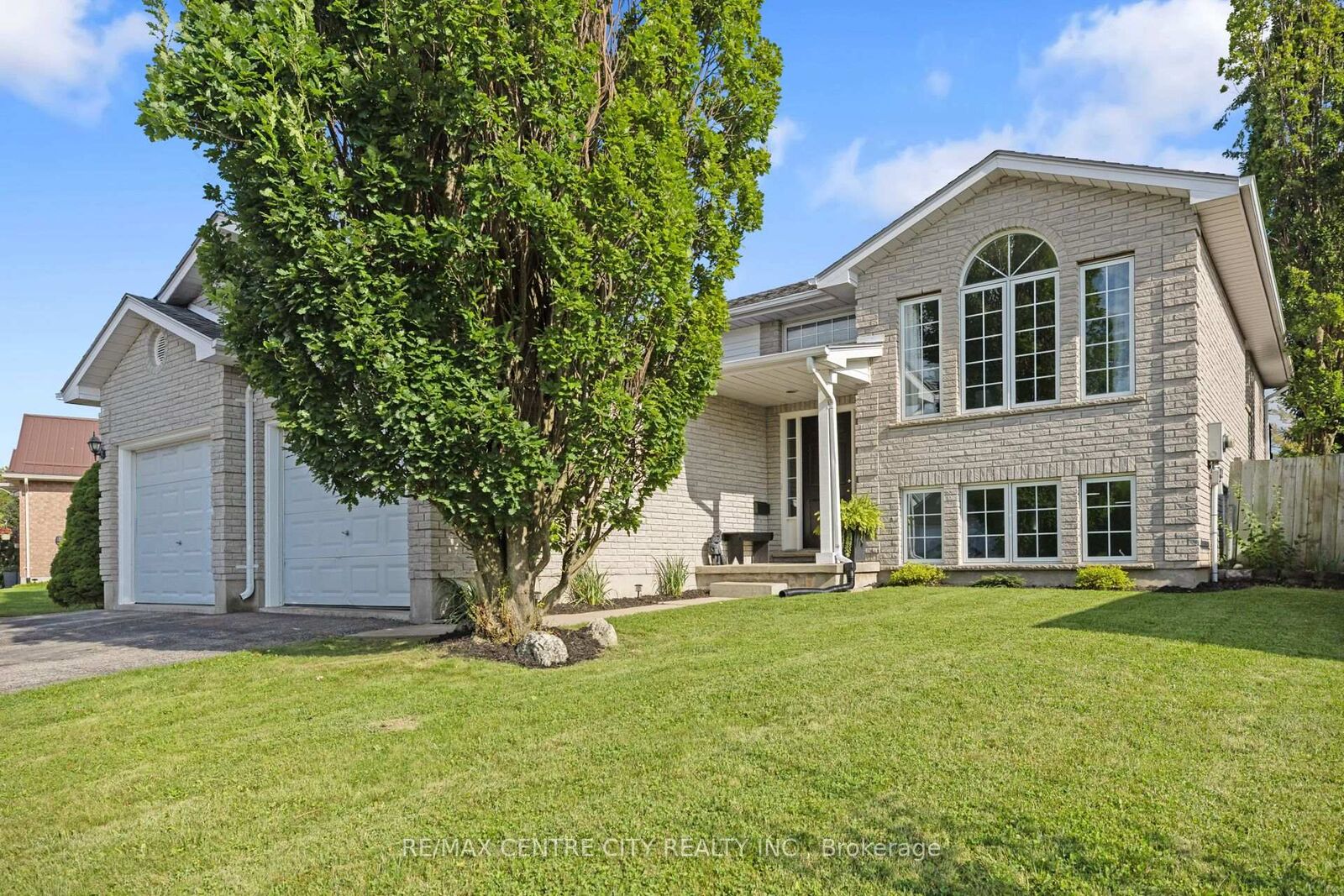 Property Photo: 52 Donker Drive ON N5P 4J1