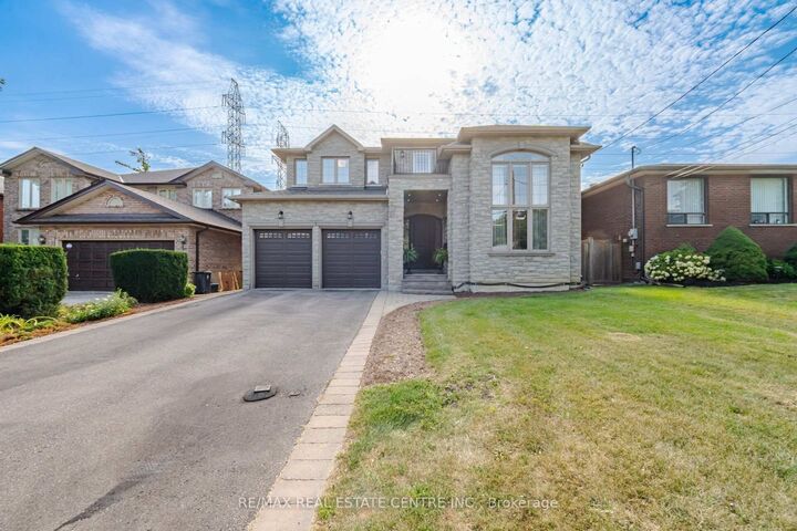 Property Photo: 60 Jopling Avenue N ON M9B 4G2