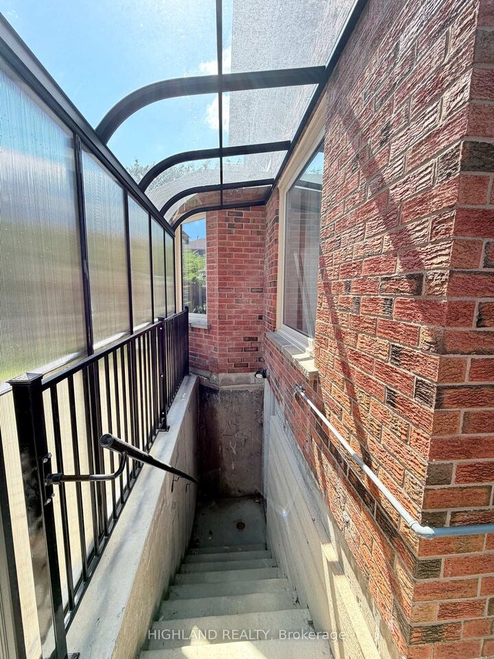 Property Photo:  5713 Sparkwell Drive Bsmt  ON L5R 3N8 
