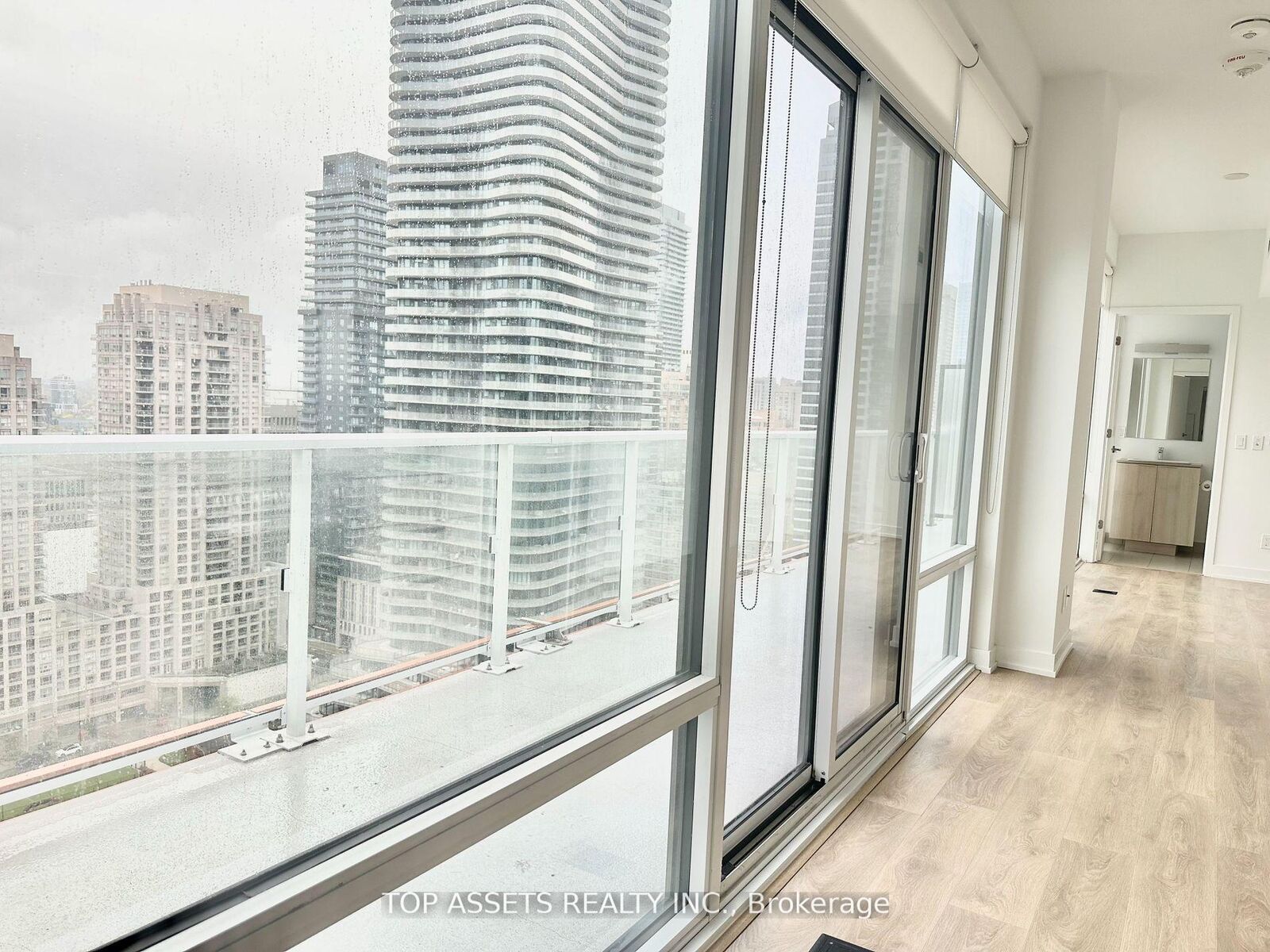 Property Photo: 18 Maitland Terrace 2505 ON M4Y 0H2