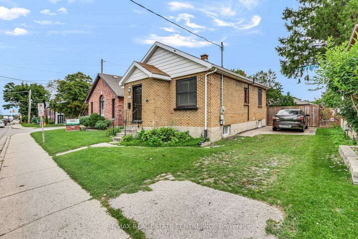 Property Photo: 900 Adelaide Street N ON N5Y 2M5