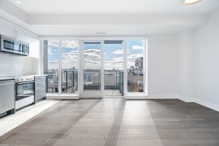 Property Photo: 2525 Bathurst Street 1111 ON M6B 2Y9