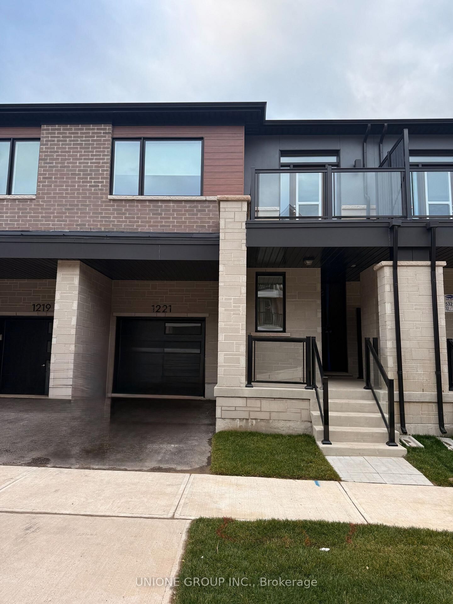 Property Photo:  1221 Granary Street  ON L6H 7G1 