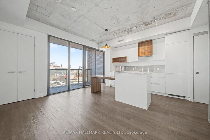 Property Photo:  383 Sorauren Avenue 609  ON M6R 0A4 
