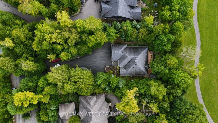 Property Photo: 20 Deerhurst Highlands Drive ON P1H 1B1