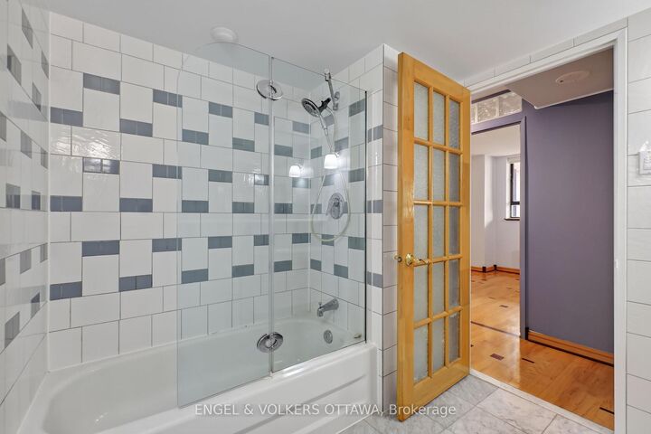 Property Photo: 475 Laurier Avenue W 1007 ON K1R 7X1
