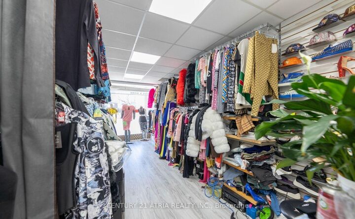 Property Photo: 1085 Weston Road ON M6N 3S3