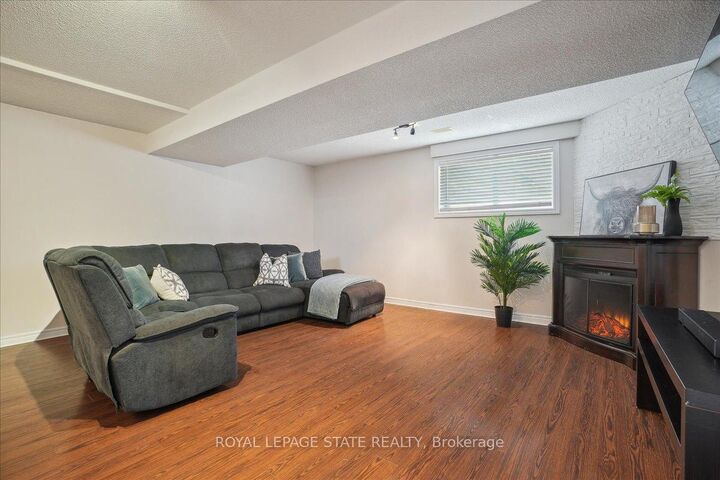Property Photo: 32 Sonoma Lane ON L8E 6B5