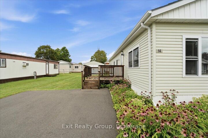 Property Photo: 14 Nightingale Lane ON K8N 4Z3