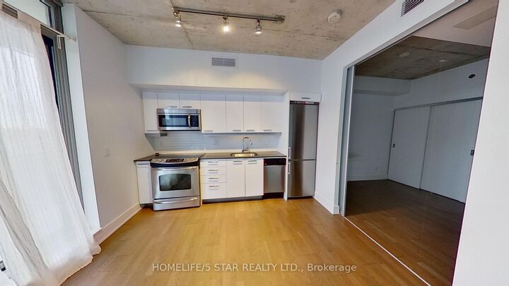 Property Photo: 630 Queen Street E 603 ON M4M 1G3