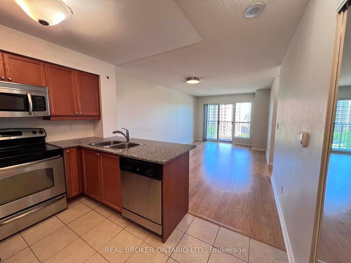 Property Photo:  185 Oneida Crescent 1016  ON L4B 0B1 