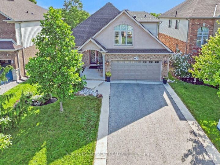 4451 Comfort Crescent — photo 1