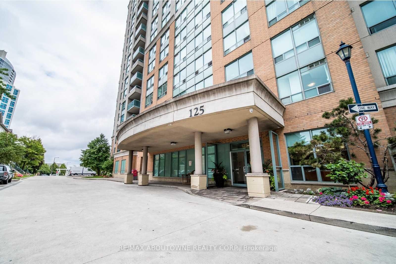 Property Photo: 125 Omni Drive Ph39 ON M1P 5A9