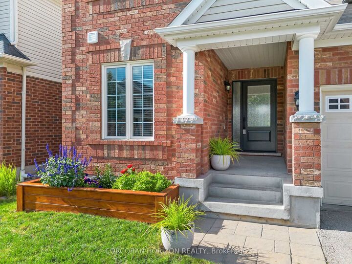 Property Photo: 32 Chase Crescent ON N3C 0C5
