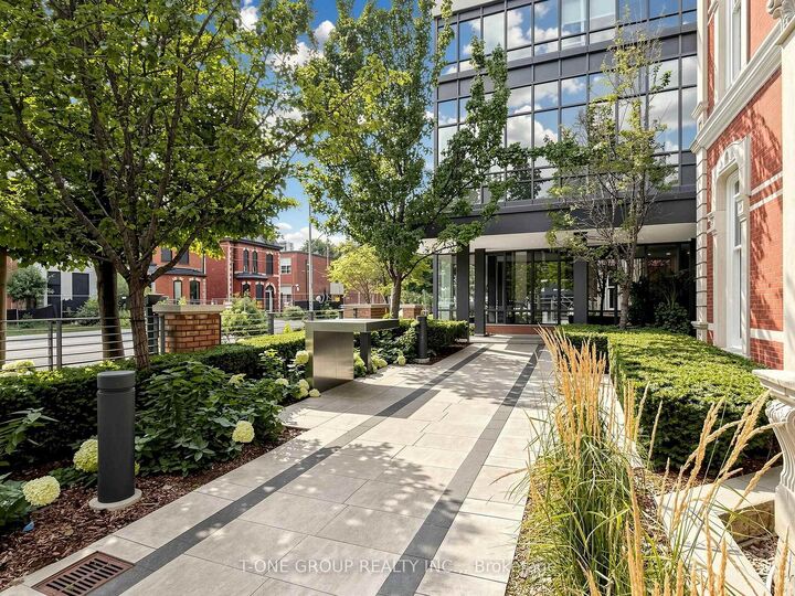 Property Photo: 28 Linden Street 1707 ON M4Y 0A4