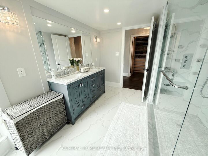 Property Photo: 55 Skymark Drive 2703 ON M2H 3N4